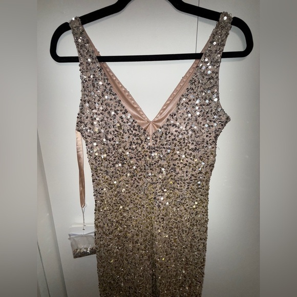 NWT |Mac Duggal 1068 Shimmering Gold Sequined Sleeveless  Side Slit Gown Size 2 - Picture 12 of 17
